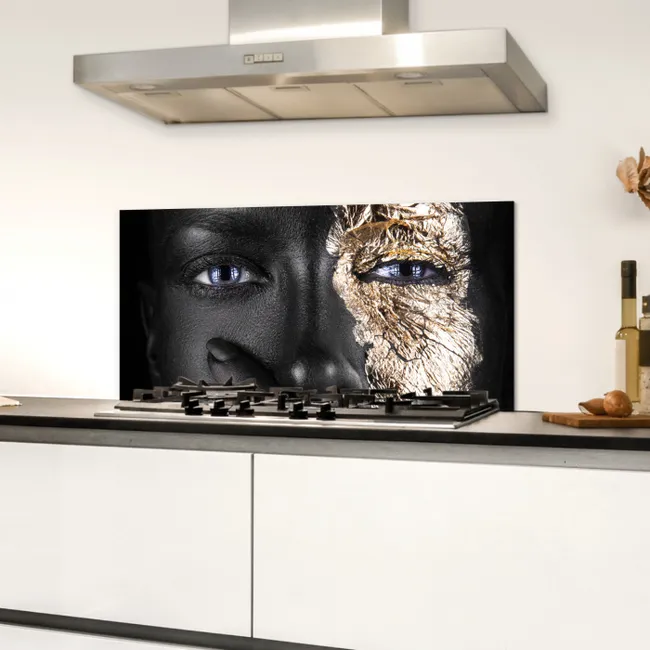 Vrouw - Goud - Zwart - Schmink - Luxe Spatscherm Aluminium klein -sfeer4