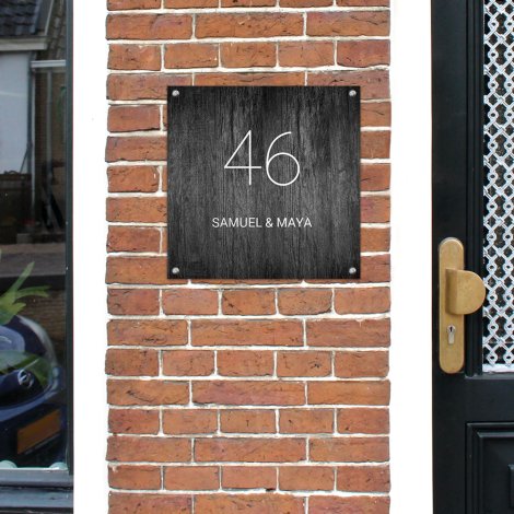 Vierkant zwart naambordje voordeur hout