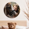 Behangcirkel meisje met paard in interieur  thumbnail