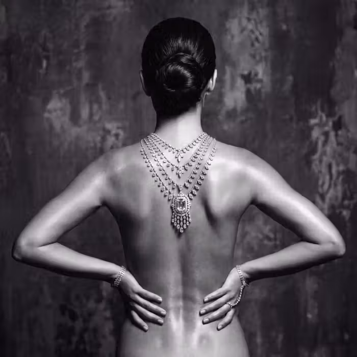Behang - Rug - Ketting - Portret - Zwart - Wit - Glamour