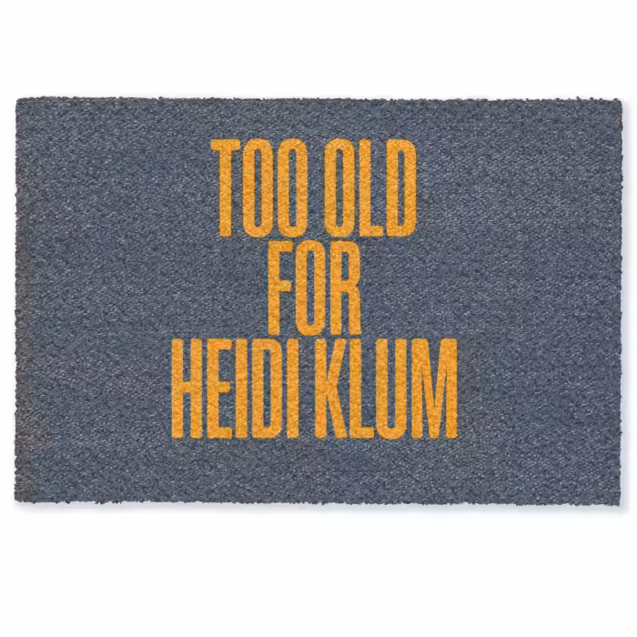 Deurmat - Too old for heidi klum - Geel - Blauw
