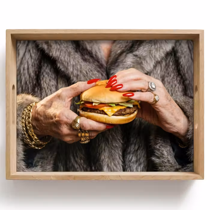 Dienblad - Vrouw - Hamburger - Bontjas