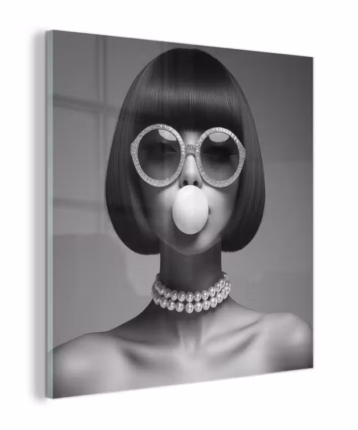 Glas schilderij - Vrouw - Zwart Wit - Ketting - Zonnebril