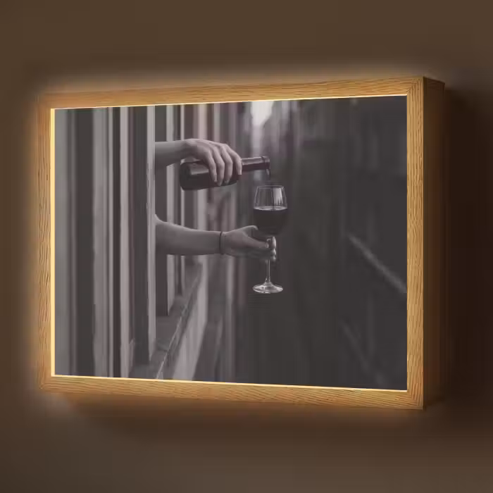 Lightbox - Wandlamp - Wijnfles - Glas - Handen - Raam