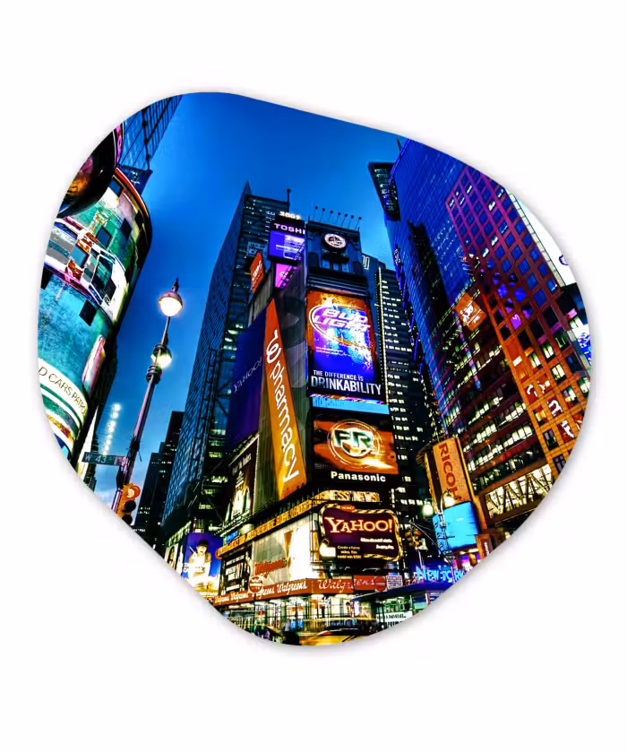 Organische Formen – Aluminium – New York - Nacht - USA