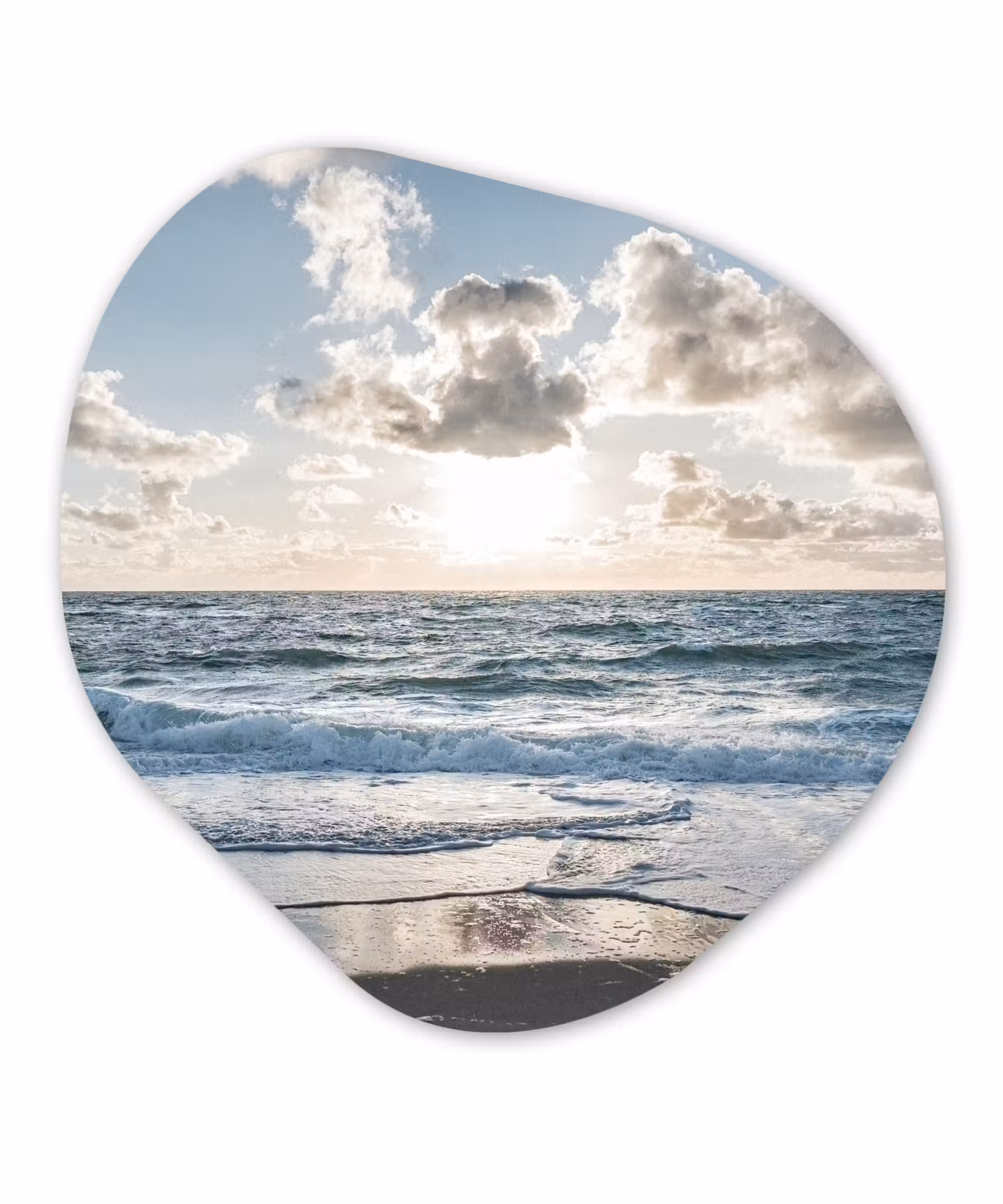 Organische Formen – Aluminium – Zee - Wolken - Duitsland