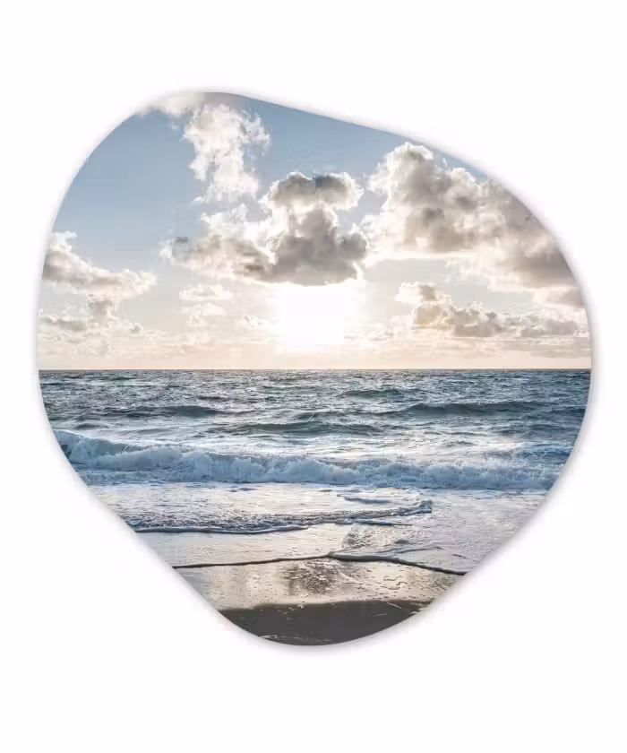 Organische Formen – Aluminium – Zee - Wolken - Duitsland