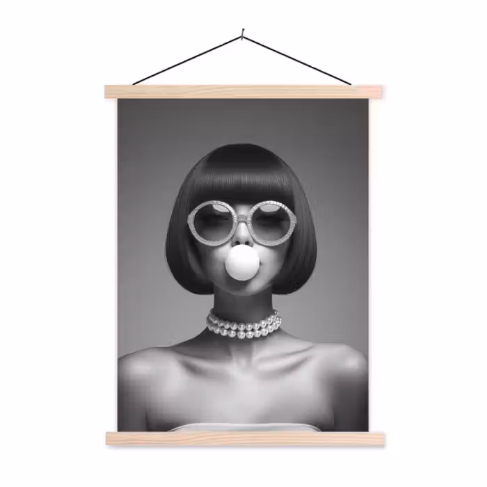 Schoolplaat -  Vrouw - Zwart Wit - Ketting - Zonnebril