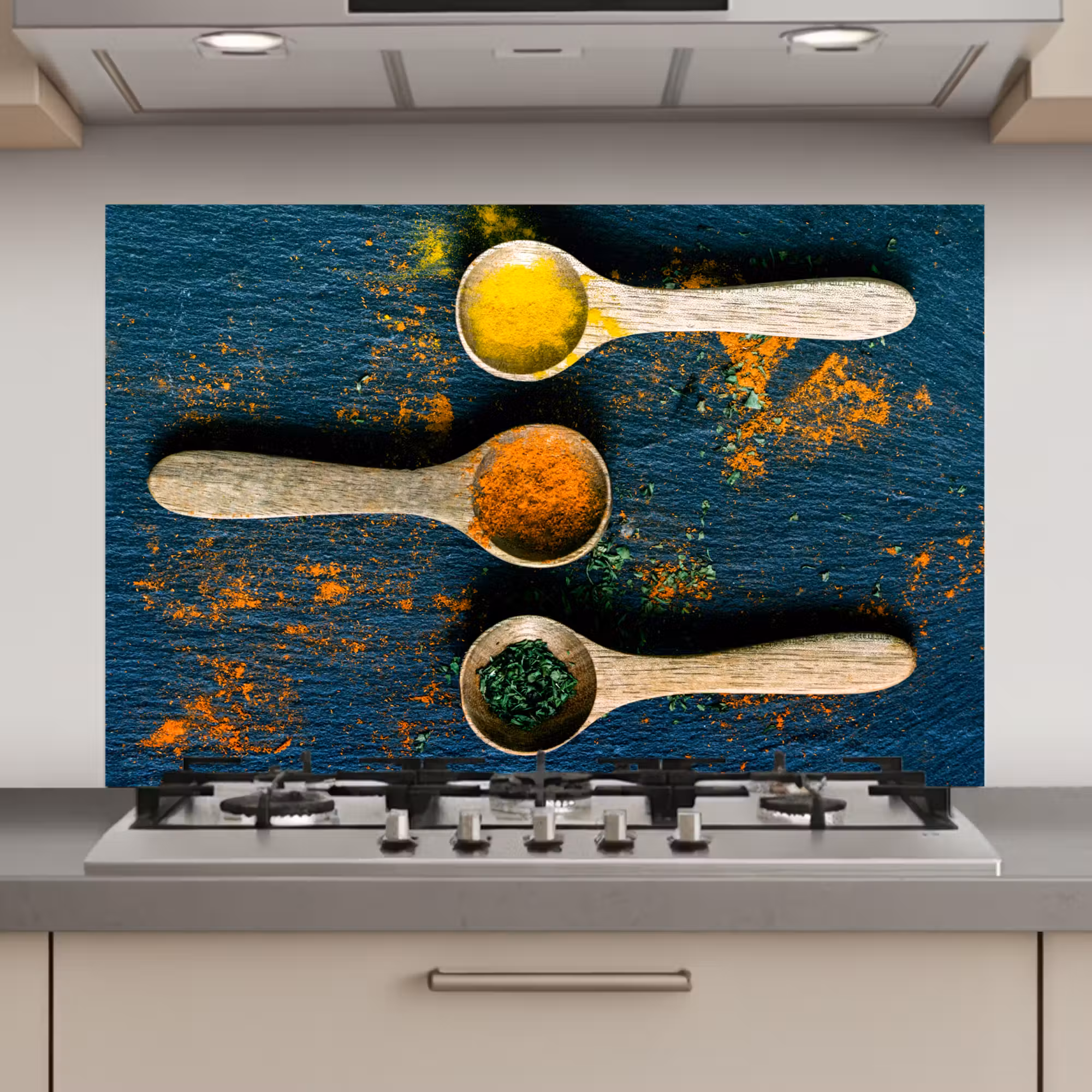 Spatscherm keuken - Specerijen - Lepel - Kruiden - Bruin - Geel - Groen