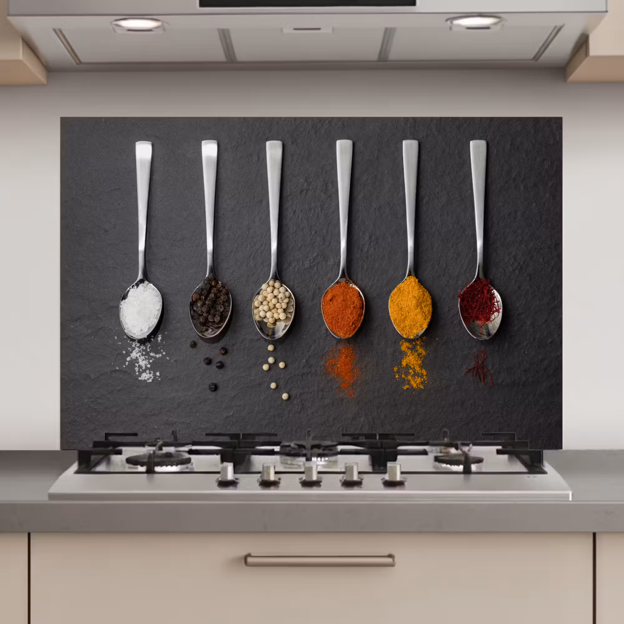 Spatscherm keuken - Specerijen - Lepels - Tafel - Rustiek - Kruiden