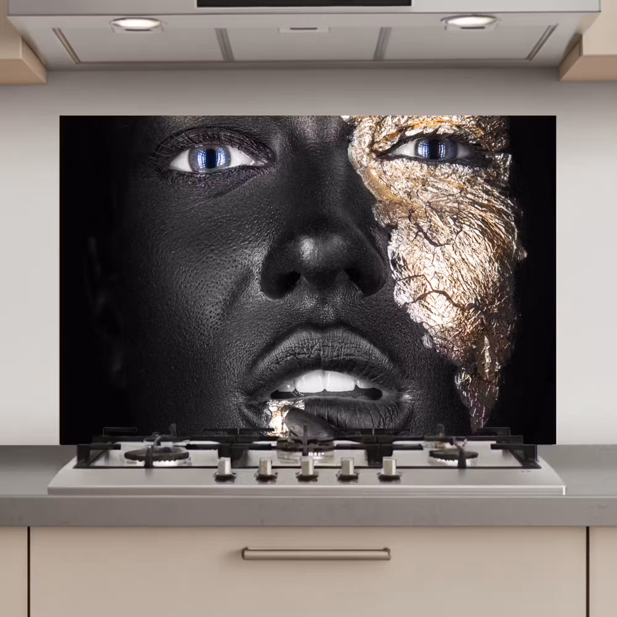 Spatscherm keuken - Vrouw - Bladgoud - Zwart - Huid - Luxe