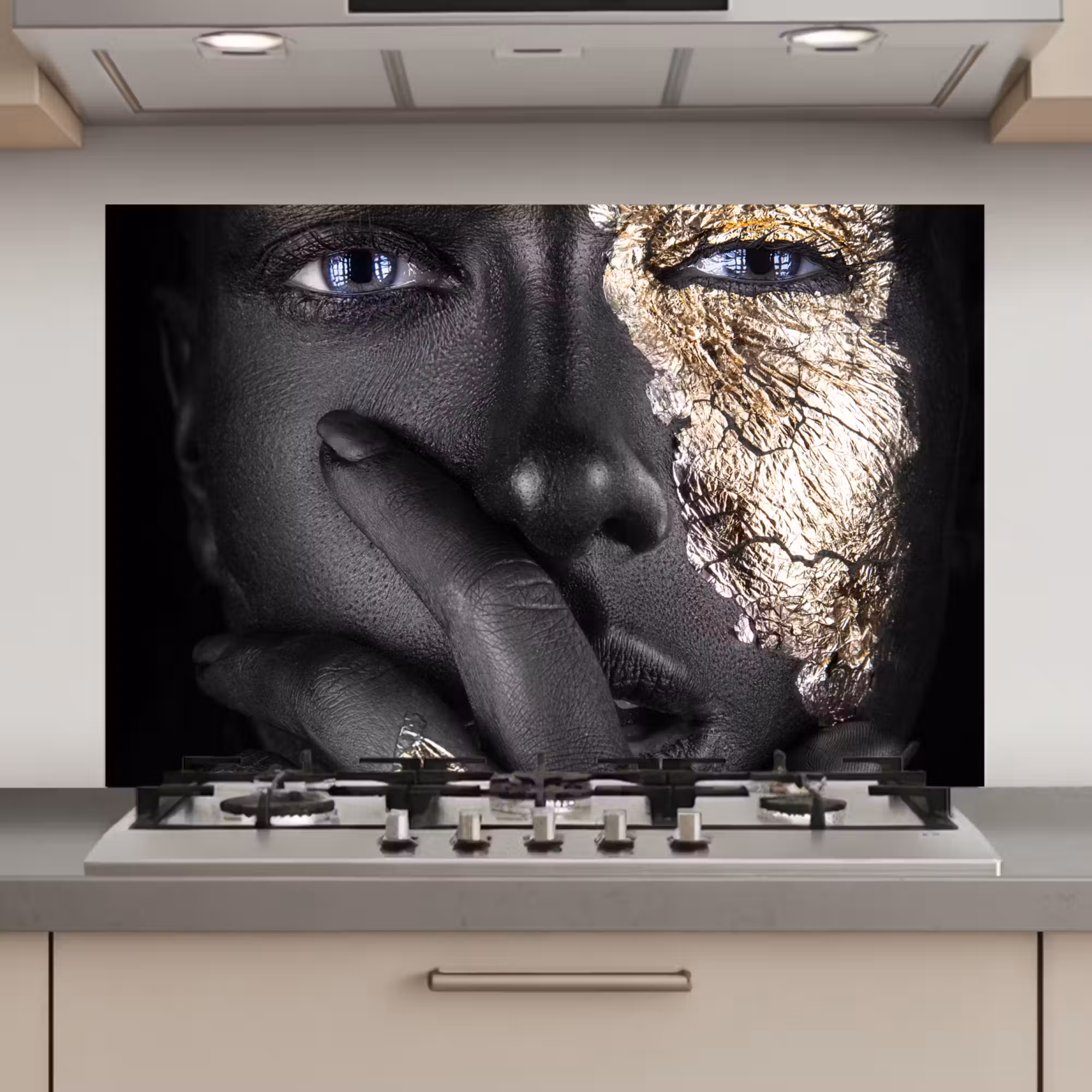 Spatscherm keuken - Vrouw - Goud - Zwart - Schmink - Luxe