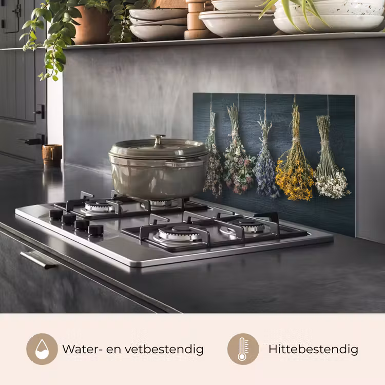 Spatscherm keuken - Kruidenkwartet aan een Donkere Wand — 7