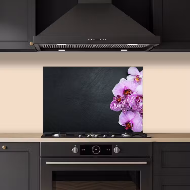 Spatscherm keuken - Purperen Orchideeënpracht op Leisteen — 2