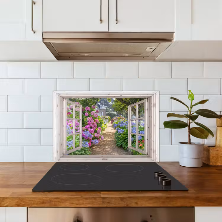 Spatscherm keuken - Landhuis omlijst door Hortensia's — 6