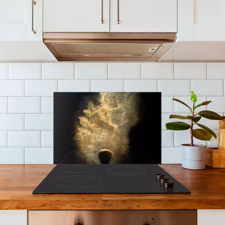 Spatscherm keuken - Goud poeder op een zwarte achtergrond — 6