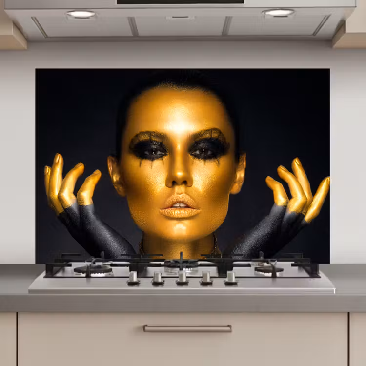 Spatscherm keuken - Vrouw - Portret - Goud - Luxe - Zwart — 1