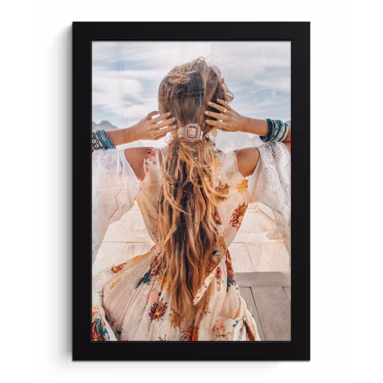 Poster met lijst - Vrouw - Boot - Noorwegen - Wit - Water - Bergen — 1