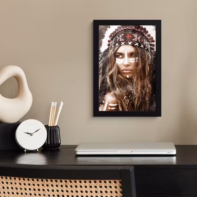 Poster met lijst - Vrouw - Indianentooi - Veren - Strepen — 2