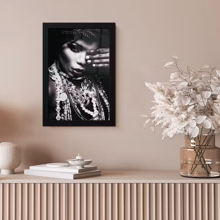 Poster met lijst - Vrouw - Sieraden - Ring - Make up - Zwart - Wit - Ketting — 5