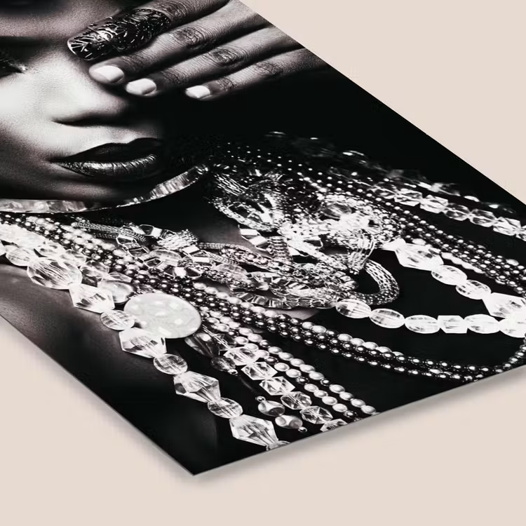 Poster met lijst - Vrouw - Sieraden - Ring - Make up - Zwart - Wit - Ketting — 7