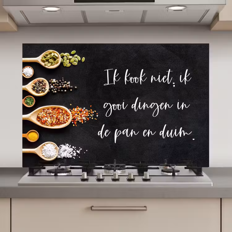 Spatscherm keuken - Ik gooi dingen in de pan en duim - Keuken - Quotes - Spreuken - Humor — 1