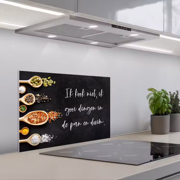Spatscherm keuken - Ik gooi dingen in de pan en duim - Keuken - Quotes - Spreuken - Humor — 5