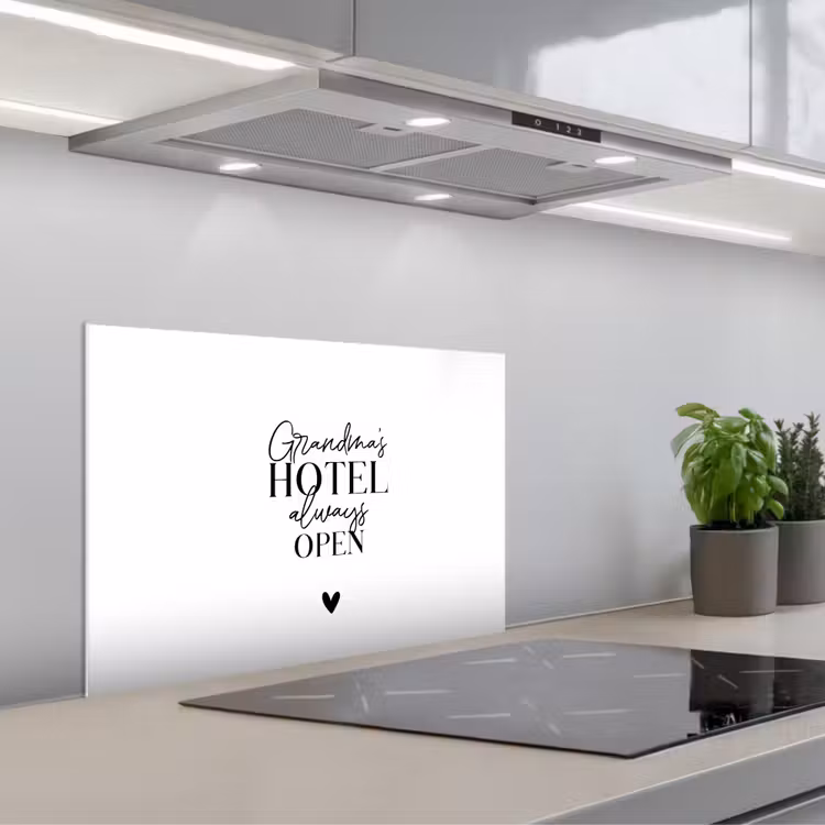 Spatscherm keuken - Quotes - Spreuken - Oma - Grandma's hotel always open — 5