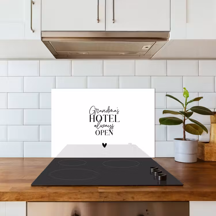 Spatscherm keuken - Quotes - Spreuken - Oma - Grandma's hotel always open — 6