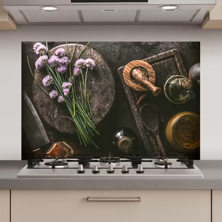 Spatscherm keuken - Bieslook - Keuken - Vijzel - Rustiek - Kruiden - Paars — 1