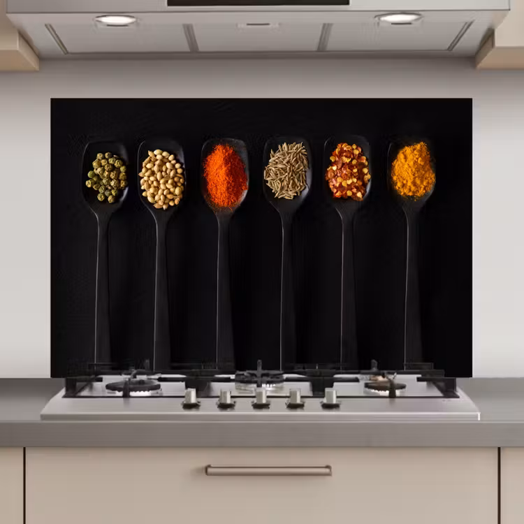 Spatscherm keuken - Lepels - Specerijen - Zwart - Kruiden - Rustiek — 1