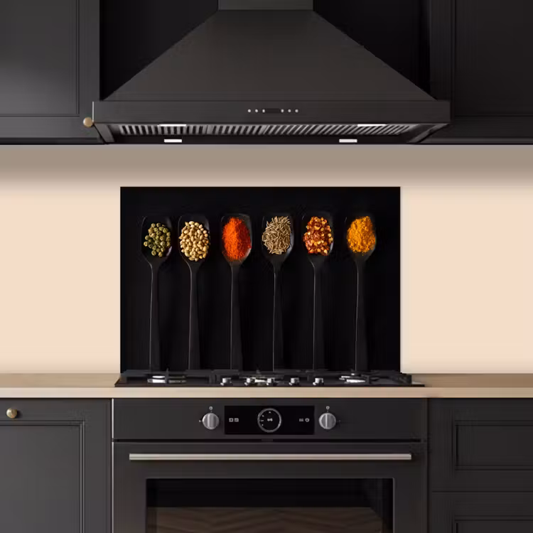 Spatscherm keuken - Lepels - Specerijen - Zwart - Kruiden - Rustiek — 2