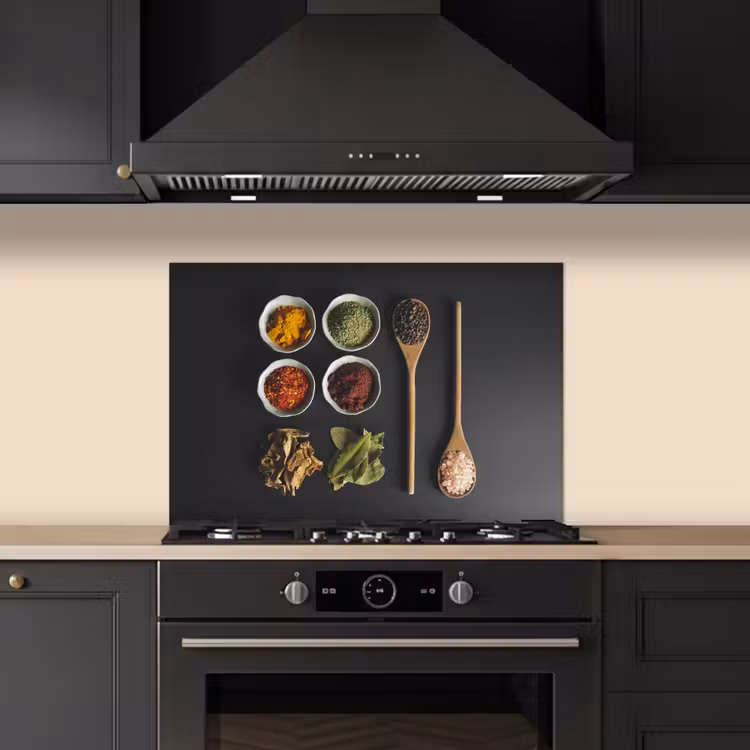 Spatscherm keuken - Pollepel - Specerijen - Kruiden - Groen - Bruin - Rustiek — 2