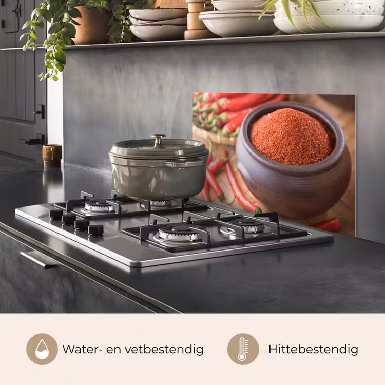 Spatscherm keuken - Gepoederde cayennepeper in een bakje — 7