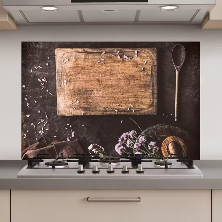 Spatscherm keuken - Snijplank - Kruiden - Lepel - Keuken - Rustiek - Vijzel - Bieslook — 1