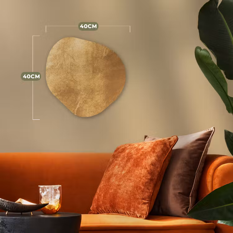 Organische Formen – Aluminium – Lichtval op een gouden muur — 4