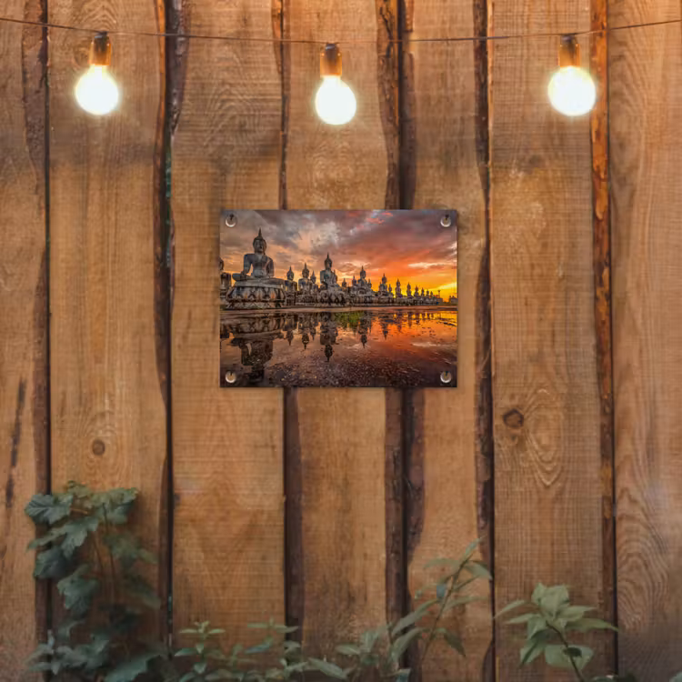 Tuinposter - Rij van Boeddha-beelden bij zonsondergang — 2