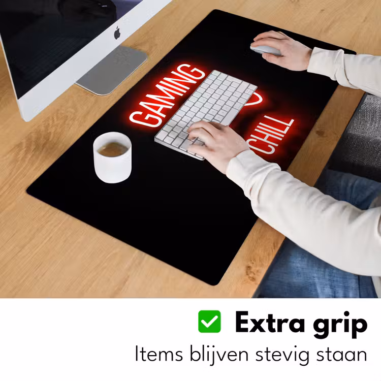 Bureau onderlegger - gaming-quotes-gaming-and-chill-neon-rood — 5