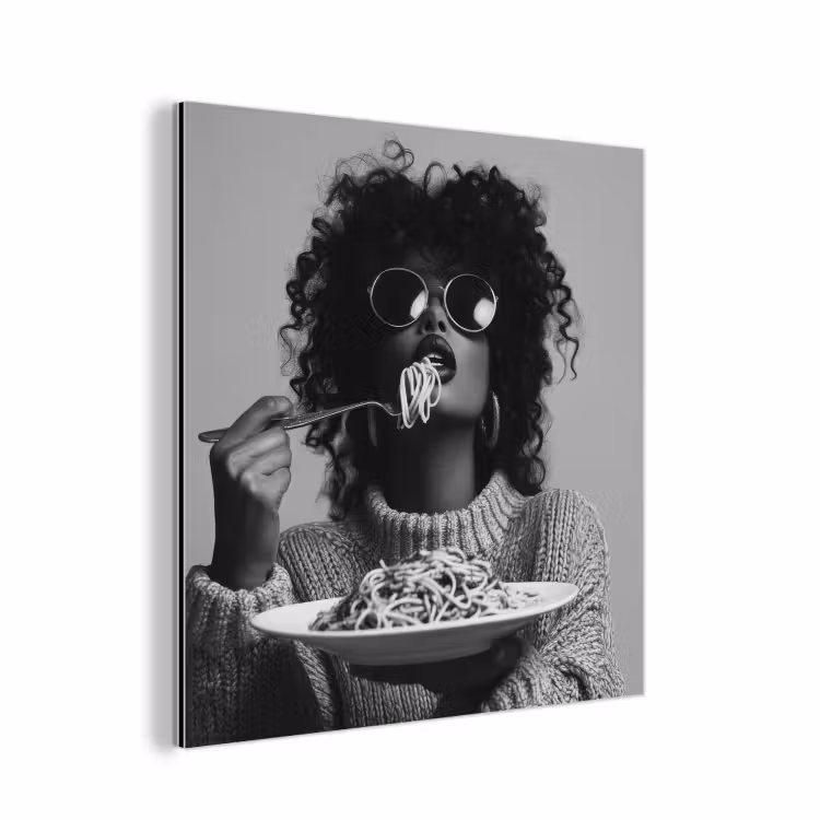 Aluminium schilderij - Vrouw - Pasta - Zwart - Wit