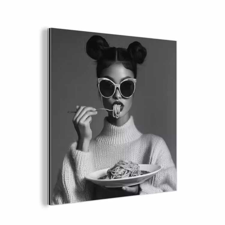 Aluminium schilderij - Vrouw - Pasta - Zonnebril