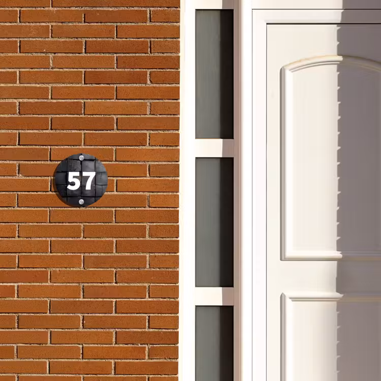 Naambordje voordeur - Rond - Zwarte houtblokken - Traditioneel — 3