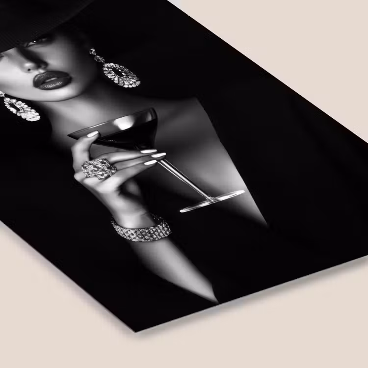 Poster met lijst - Vrouw met Cocktailglas Zwart Wit — 7
