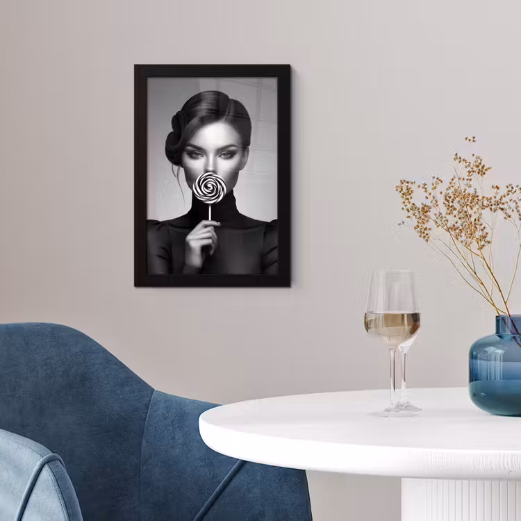 Poster met lijst - Vrouw met Spiraal Lolly Zwart Wit — 4