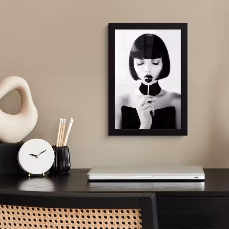 Poster met lijst - Vrouw - Lolly - Zwart - Wit — 2