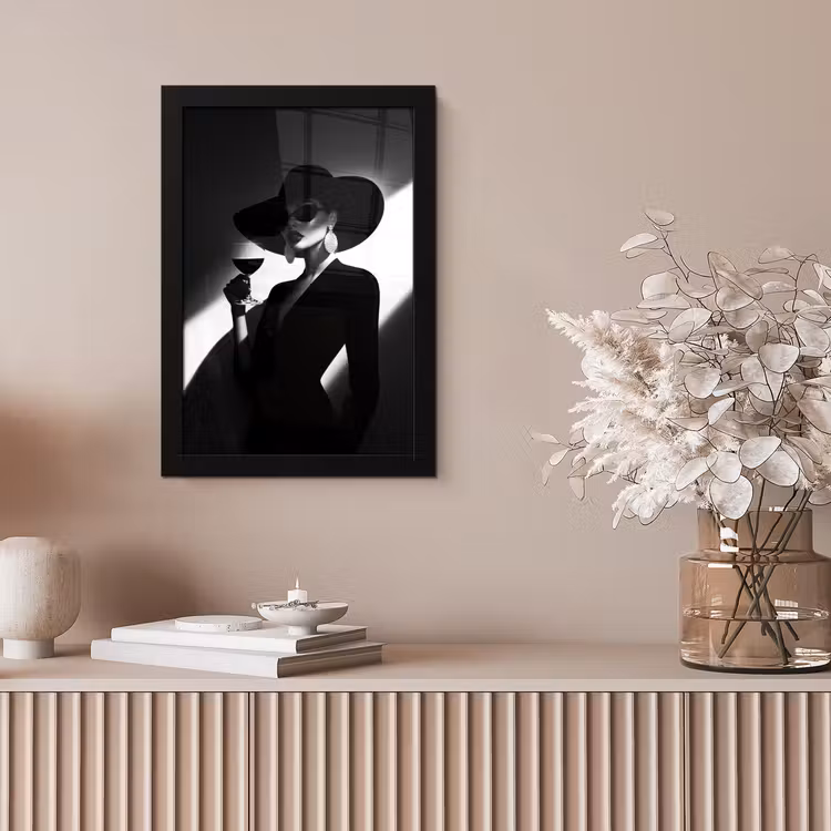 Poster met lijst - Vrouw met Hoed Wijnglas Zwart Wit — 5