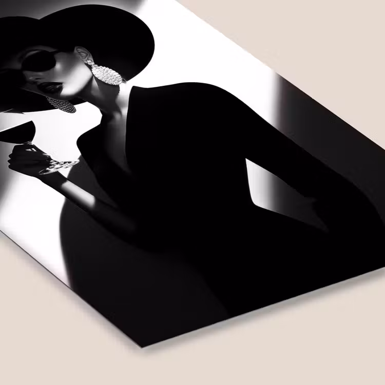 Poster met lijst - Vrouw met Hoed Wijnglas Zwart Wit — 7