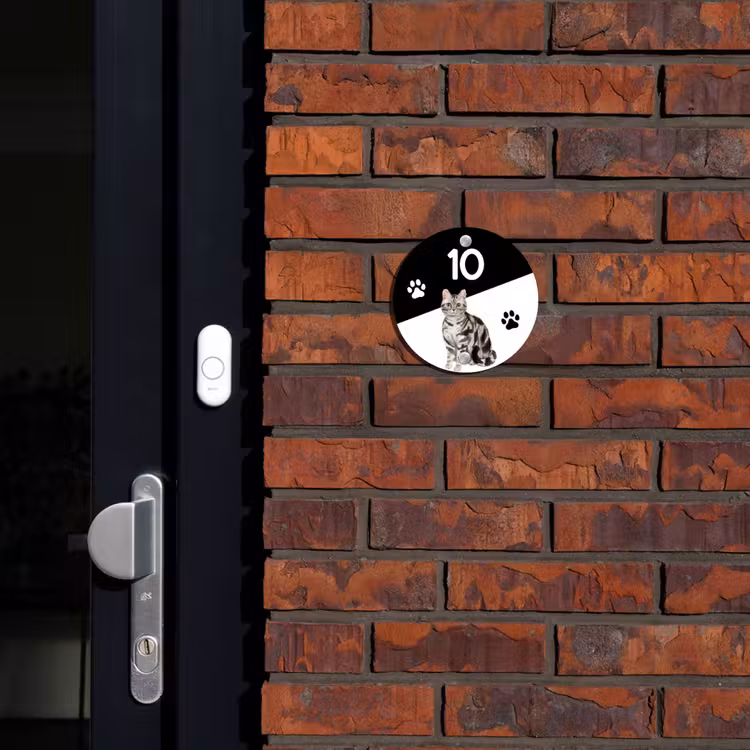 Naambordje voordeur - Rond - Zwart wit - Huisdier - Zilvergrijs gestreepte kat — 2