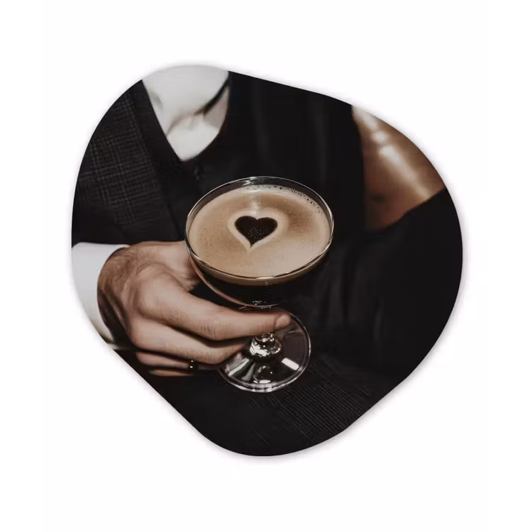 Organische vorm - schilderij - Aluminium - Hartje - Cocktail - Espresso Martini - Hand — 1