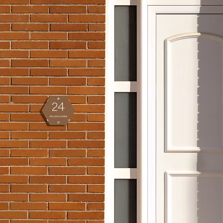 Naambordje voordeur - Hexagon - Witte hartjes in hoeken - Klassiek — 2