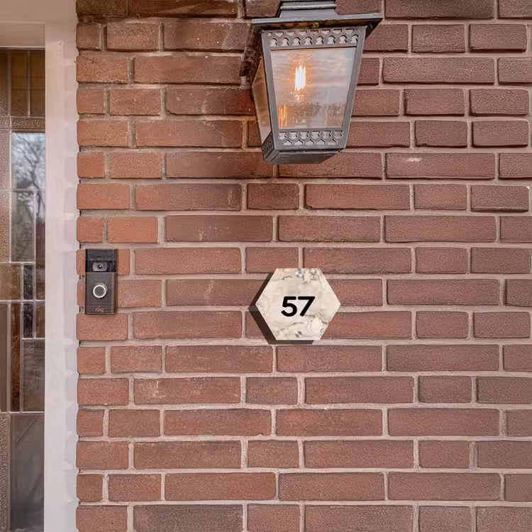 Naambordje voordeur - Hexagon - Lichtbruin marmer - Traditioneel — 3